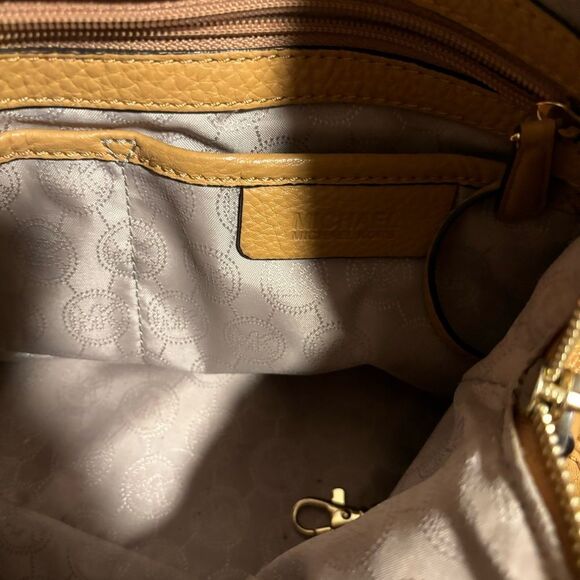 MICHAEL KORS Bowery Large Leather Shoulder Bag Tan Caramel Crossbody Strap - Picture 11 of 13